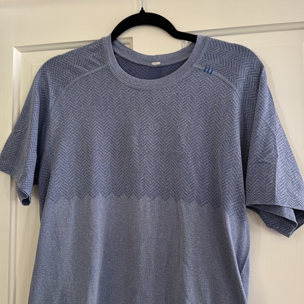 Lululemon Blue Vent T-Shirt - Picture 4 of 16
